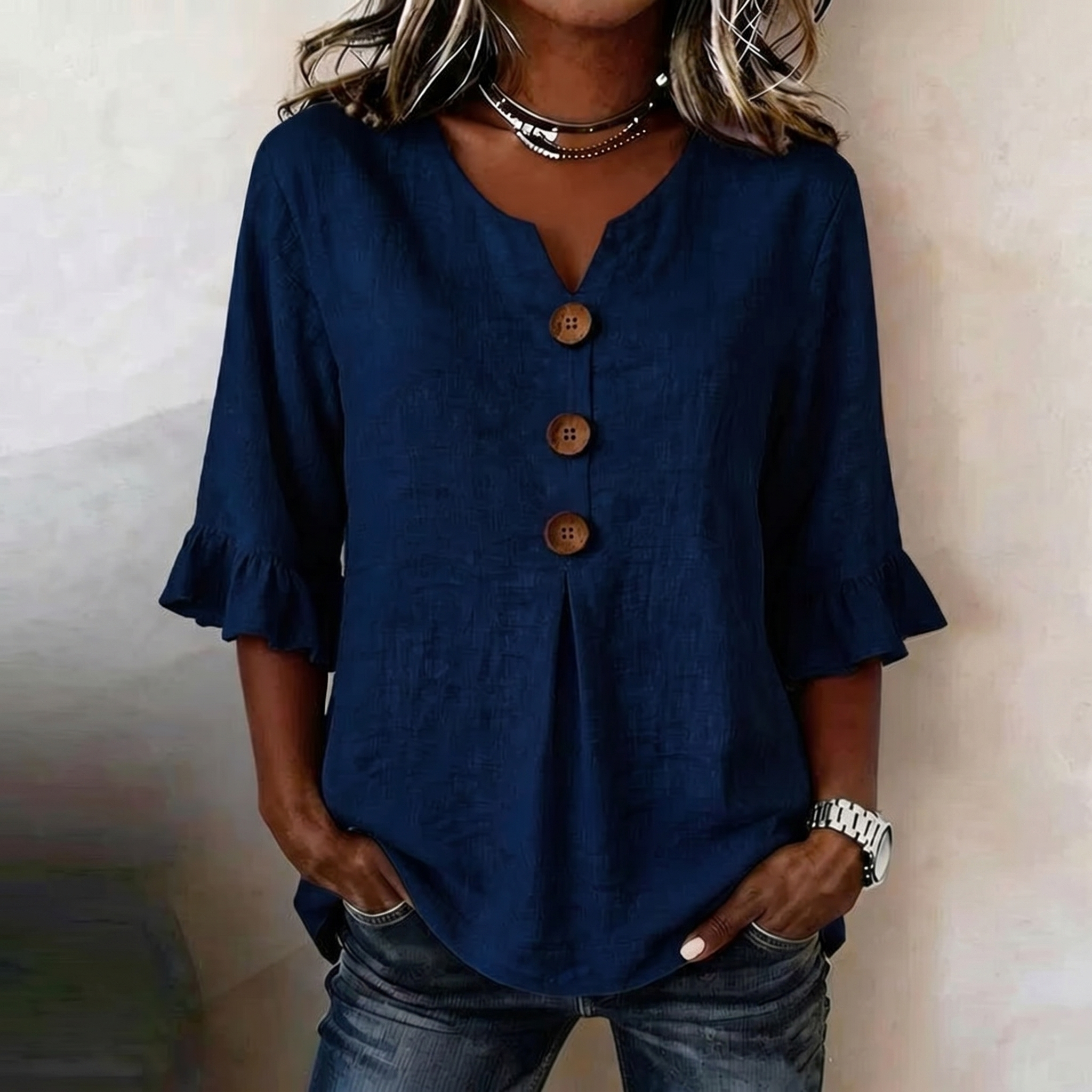 SOFÍA | BLUSA CON BOTONES DE MADERA Y VOLANTES