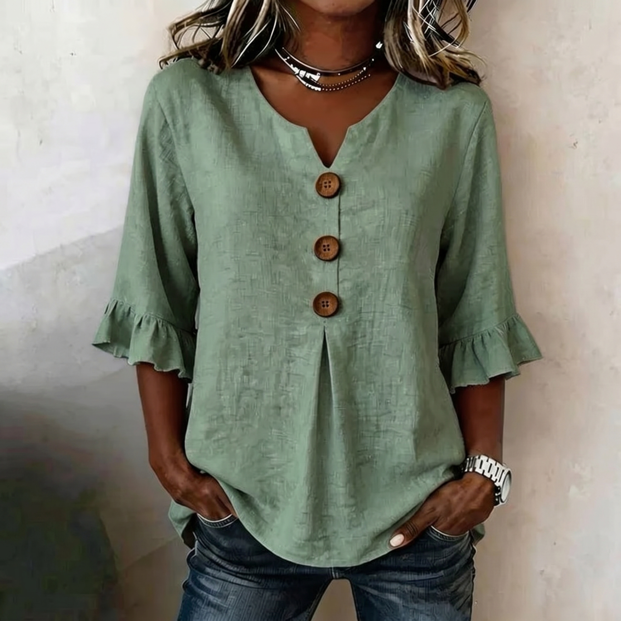 SOFÍA | BLUSA CON BOTONES DE MADERA Y VOLANTES